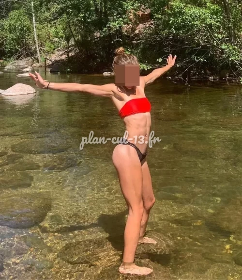 Femme sportive fitness cherche une baise en plein air à Salon de Provence